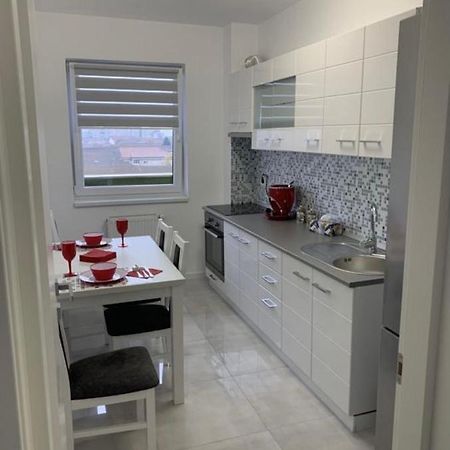 Apartament 2 Camere Prima Nufaru Орадя Экстерьер фото
